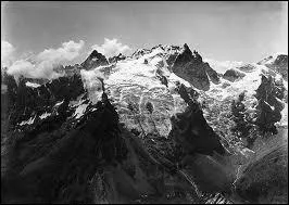 Quel est ce glacier du Massif de l'Oisans qui surplombe La Grave,  10 km du Col du Lautaret ?