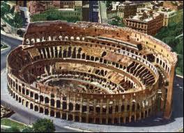 Combien de spectateurs pouvait contenir le Colise ?