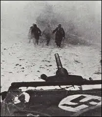 Mussolini envoie un contingent de 200000 hommes pour se battre aux cts de la Wehrmacht sur le front russe. Quel tait le nom du plan d'invasion de l'Union sovitique par le IIIme Reich en 1941 ?