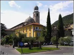 Dlivr par un commando allemand, il fonde une phmre nouvelle rpublique dans le nord de l'Italie. Sous quel nom est connue cette rpublique (sept 43-avril 45) ?
