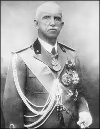 A l'poque, l'Italie tait une monarchie. Comment s'appelait le roi qui a nomm Mussolini chef du gouvernement ?