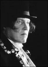 Dans ce film, r�alis� par John Turturro, il est un critique de th��tre gay. Quel est le titre de ce film ?