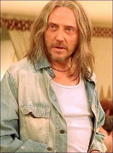 Dans quel film incarne-t-il le r�alisateur grunge d'un film dans lequel jouent Catherine Zeta-Jones et John Cusack, et qui s'amuse � faire des caprices, perturbant le tournage ?