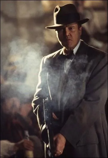 Dans quel film, dans lequel Bruce Willis tient le r�le principal, joue-t-il un porte-flingue balafr� ?