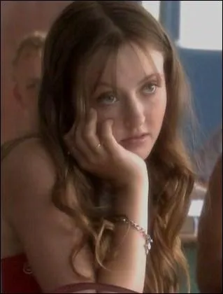 Qui incarne Tina Blake, l'une des meilleures amies de Chris ?