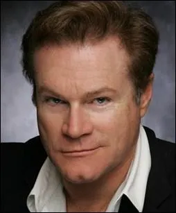 Dans ce film, il est le dtective John Mulcahey, qui enqute sur la catastrophe cause par Carrie :