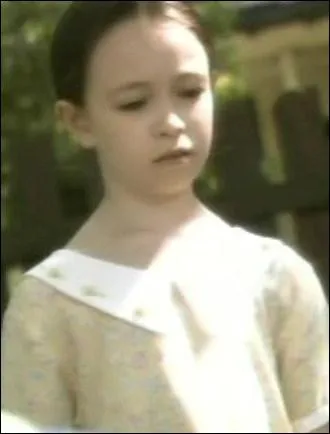 Quelle jeune actrice incarne Carrie enfant ?