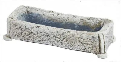 Selon Luc , pourquoi est il n dans une crche ?