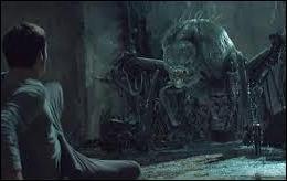 Comment s'appellent les effrayants monstres de chair et d'acier qui sillonnent le labyrinthe la nuit ?