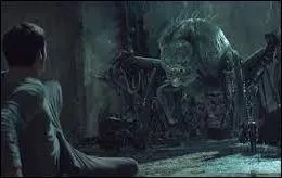 Comment s'appellent les effrayants monstres de chair et d'acier qui sillonnent le labyrinthe la nuit ?