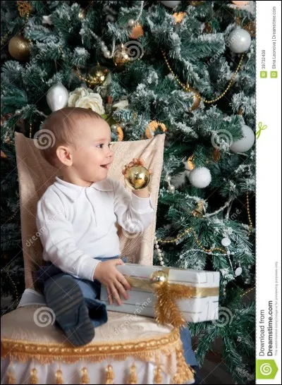 Qui chantait : 
''Et demain matin petit garçon 
Tu trouveras dans tes chaussons 
Tous les jouets dont tu as rêvé 
Petit garçon il est l'heure d'aller se coucher''