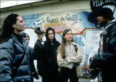 Dans quel film incarne-t-elle une cin�aste mari�e � un homme (Robert Downey Junior) visiblement homosexuel ?