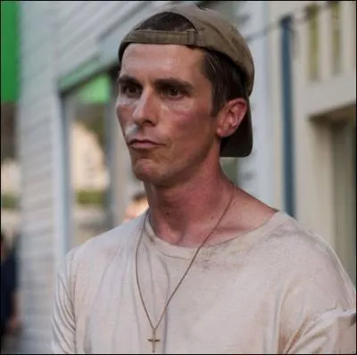 Dans quel film est-il le demi-frre de Mark Wahlberg, ancien boxeur plein de rancune, devenu toxico ?