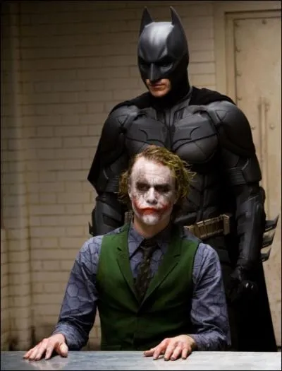 Dans quel film de la saga se retrouve-t-il face  un Joker survolt, magnifiquement interprt par Heath Ledger ?
