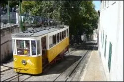O trouve-t-on ce tramway jaune, adapt pour monter les collines de la ville ?