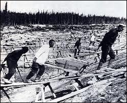 Comment s'appelaient les camps de travaux forcés des déportés en Sibérie ?