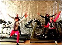 C'est un groupe. Dans le tube 'Here it goes' qu'il chante, il fait un effet par sa chorgraphie. Quel est ce groupe ?