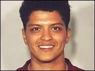 C'est Bruno Mars. Parmi les trois, laquelle a-t-il chante ?