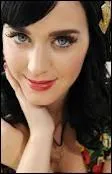 C'est une star internationale ! Elle s'appelle Katy Perry mais qu'a-t-elle chant ?
