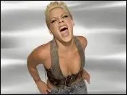 Elle chante 'Raise your glass' et 'F**k perfect' ! C'est :