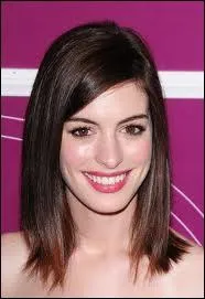 Comment s'appelle cette femme ?