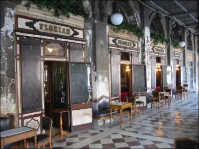 Le Caff Florian est le plus ancien, clbre et luxueux caf de Venise. O se trouve-t-il ?