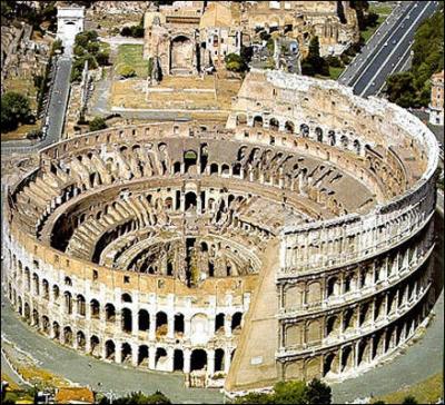 Le Colise, plus grand amphithtre de Rome, est appel galement :