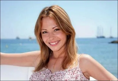 Dans quelle ville Dounia est-elle alle lors d'une foire expo ?