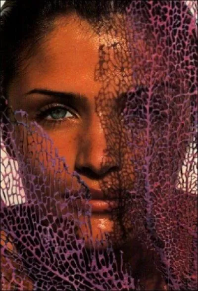 1994 : mannequin d'origine danoise et pruvienne