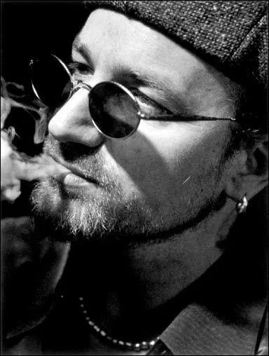 1998 : chanteur connu .