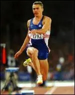 Qui est recordman du monde du triple saut avec 18m29 ?