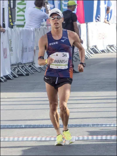 Qui est recordman du monde du 20km marche en 1 h 16 min 10 s ?