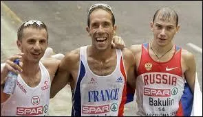 Qui est recordman du monde du 50km marche en 3 h 32 min 33 s ?