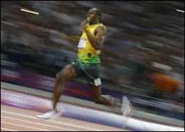 Qui est recordman du monde du 200m en 19. 19 ?