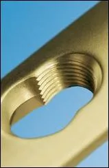 Parmi les assertions suivantes, LAQUELLE se vrifierait volontiers en matire de plaque visse rigide verrouillable employe pour ostosynthse de fracture ?