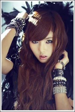 Combien de tatouage(s) a-t-elle ?