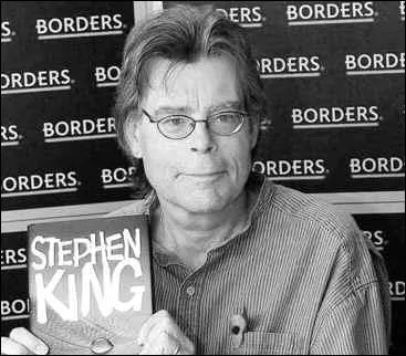 Dans une banlieue de Wentworth, dans l'Ohio, rgne une chaleur caniculaire. Cependant, l'apparition d'un van rouge, dont les occupants tuent le livreur de journaux, sment la panique.