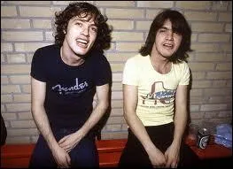 Angus et Malcolm Young sont des lgendes de la musique. Quel groupe de rock ont-ils form en 1973 ?