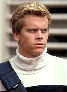 Qui incarne Austin, le 'blondinet qui se la pte' ?