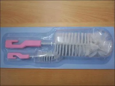 On utilise ce type de brosse pour nettoyer les biberons, quel est son nom ?