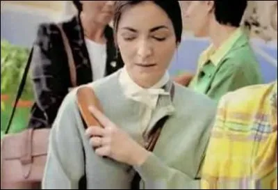 Dans la publicit pour le gouter Twix Top, quel est le prnom de cette femme qui peut se brosser ?