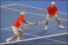 Rgulirement en tte du classement du double messieurs, quels frres jumeaux ont ralis les plus beaux palmars du tennis en double de ces dix dernires annes ?