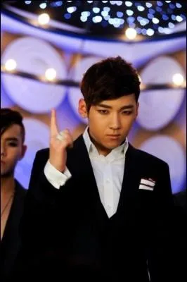 Qui est chanteur secondaire ?