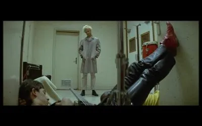 (suite) elle le prend en compagnie de...