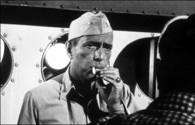 Dans quel film d'Edward Dmytryk, Humphrey Bogart incarne-t-il un capitaine nvros, dpos par son quipage ?