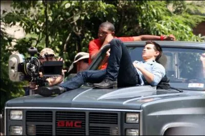 Dans 'Identit secrte', qui interprte-t-il ?