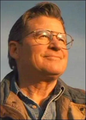 Qui incarne le pre d'Aron, qui l'emmenait souvent en randonne quand il tait petit ?