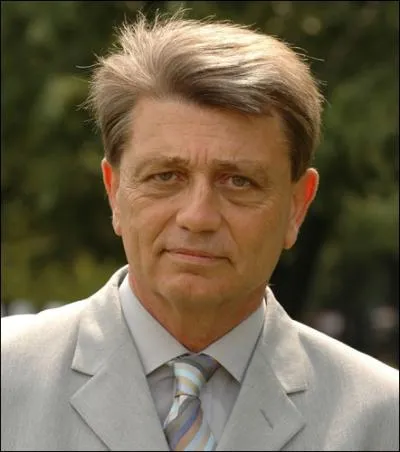 Homme politique franais, n  Paris le 26 mars 1946.