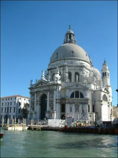 Comment s'appelle cette superbe basilique de Venise ?