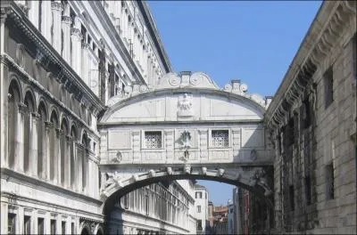 Comment s'appelle ce pont de Venise ?
